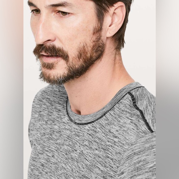 NWOT Lululemon Metal Vent Tech Surge Long Sleeve
Black / White Sz M - Picture 2 of 4